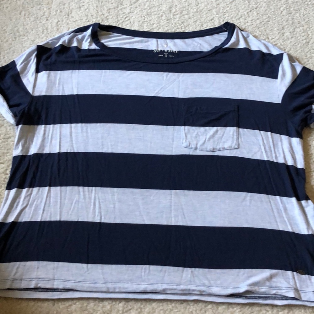 American Eagle t shirt